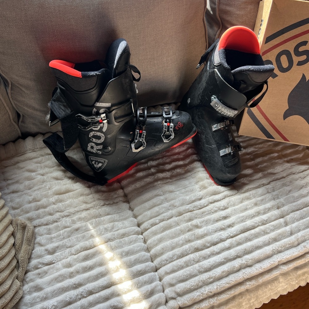 Rossignol men’s ski boots size 26.5 with box